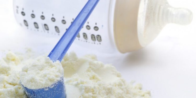 Sữa công thức và táo bón ở trẻ