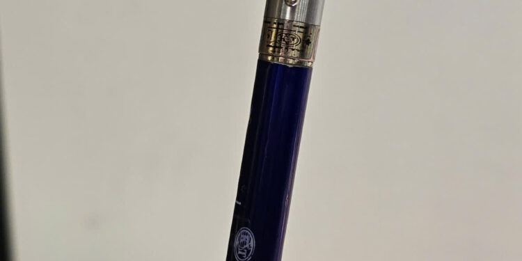 Chiếc bút may mắn