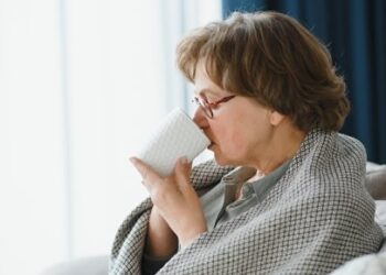 5 Sai lầm phổ biến về ho ở người cao tuổi 6 ho mãn tính ở người cao tuổi